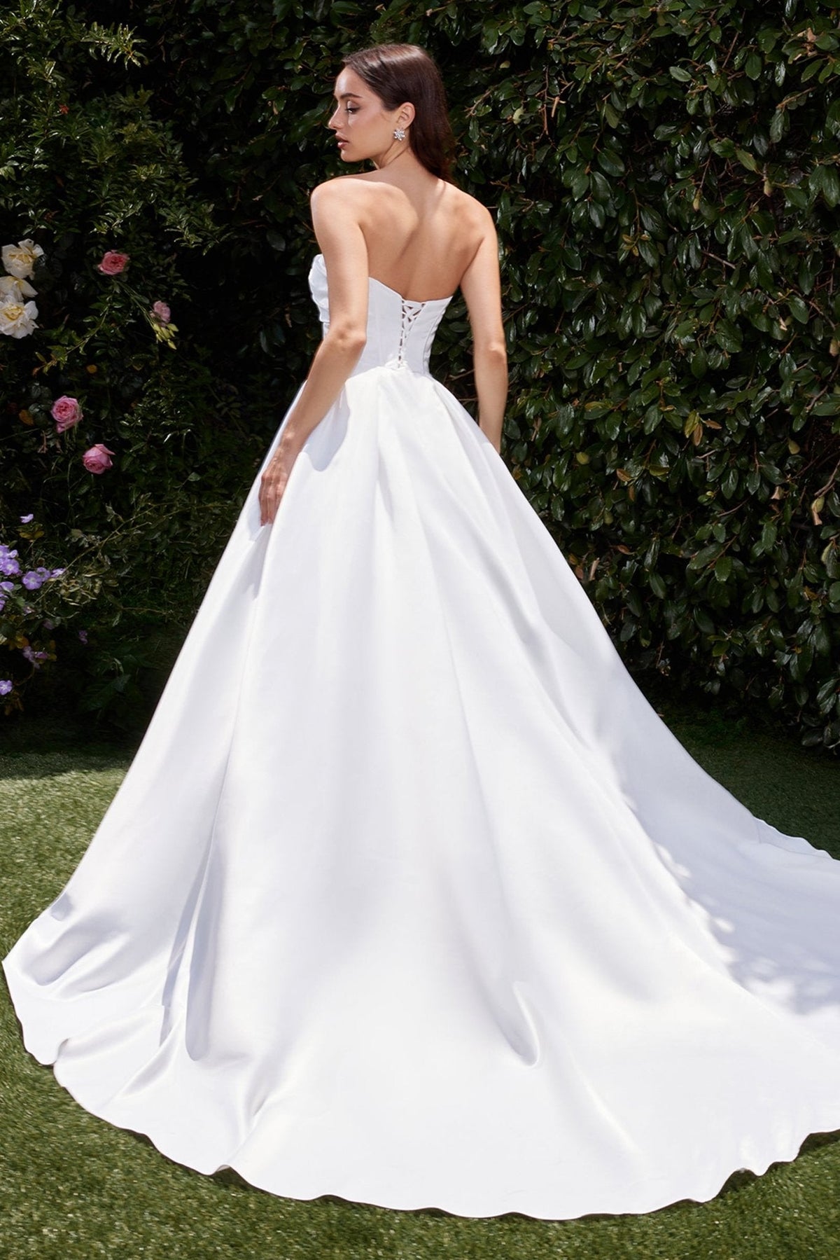 Vestido de novia satinado con escote corazón y cola CDS512W