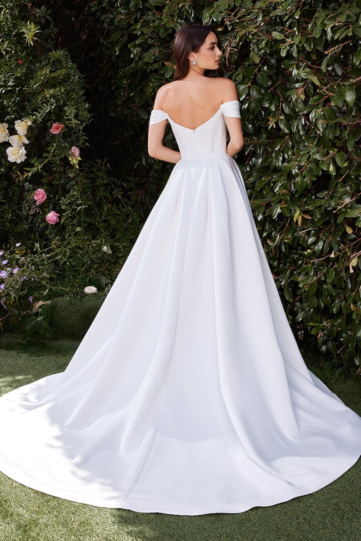 Vestido de novia satinado con hombros descubiertos CDS513W