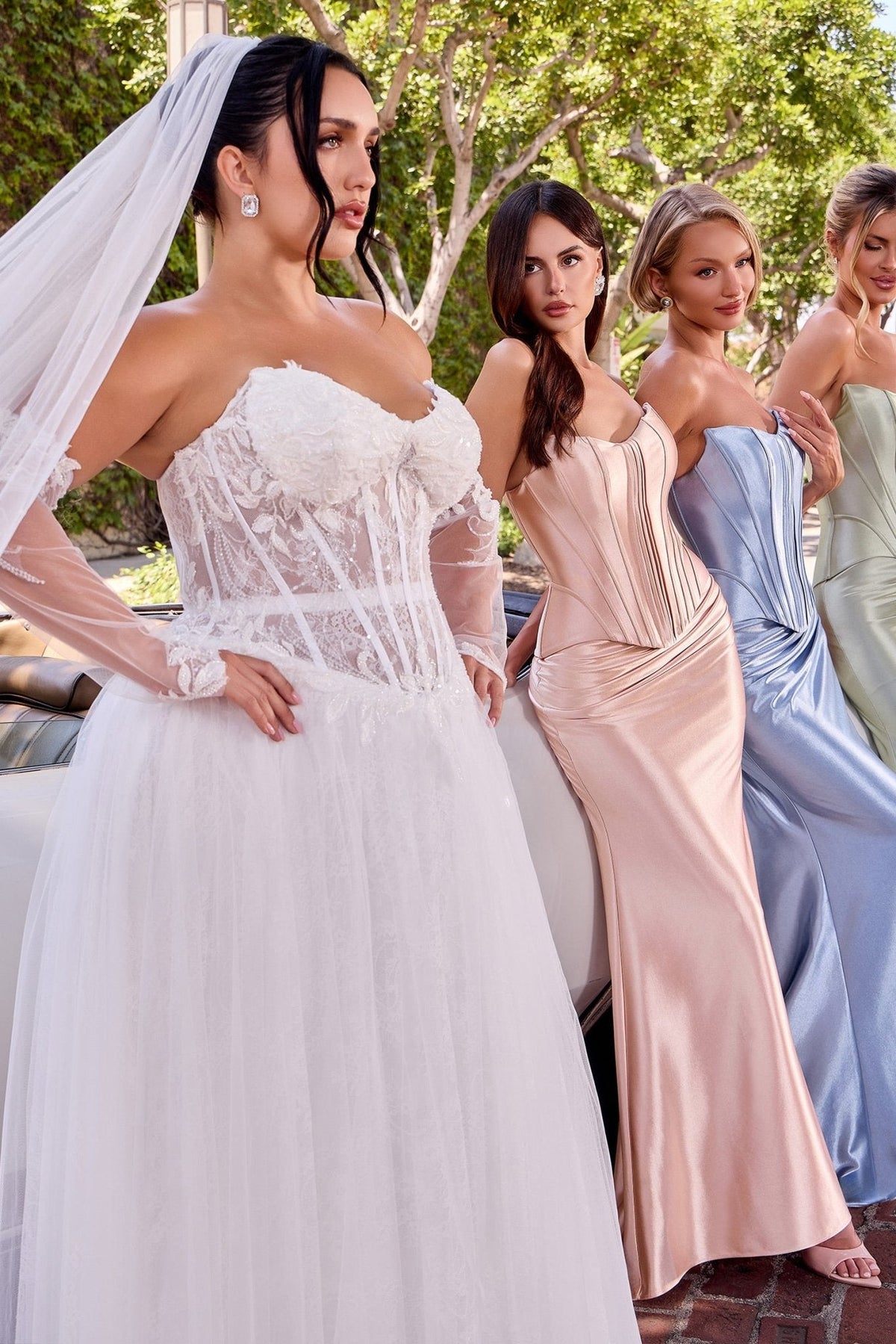 Vestido de dos piezas satinado con corset y escote corazón CH2602