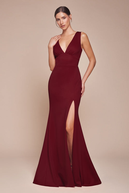Vestido largo ajustado con escote en V y abertura CH395