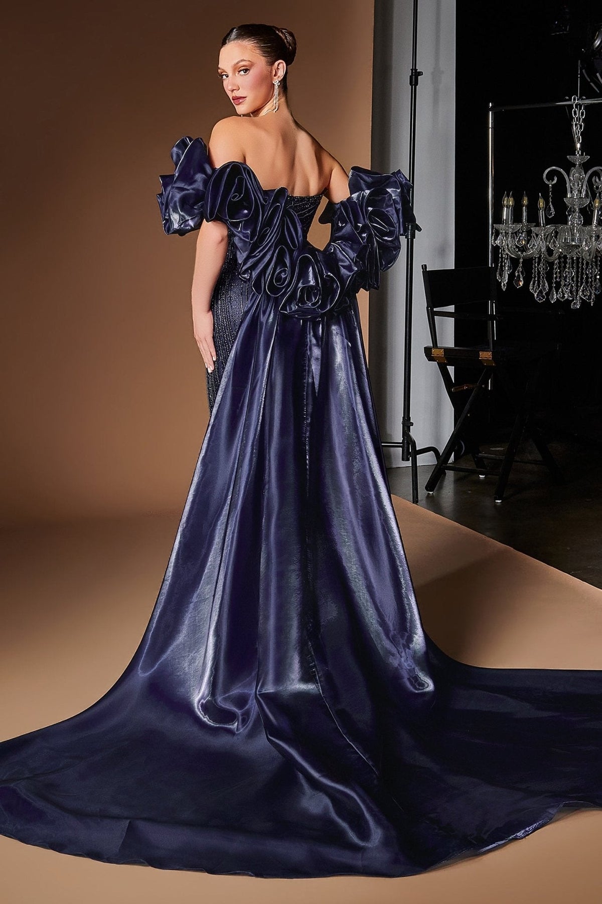 Vestido largo con brillos, corset transparente y pedrería CJ933