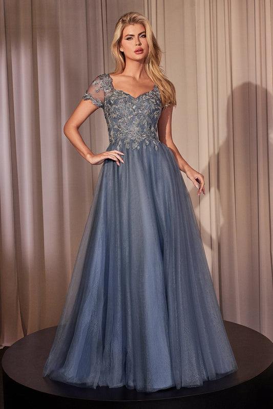 Vestido largo corte A de encaje con pedrería y escote corazón CM360