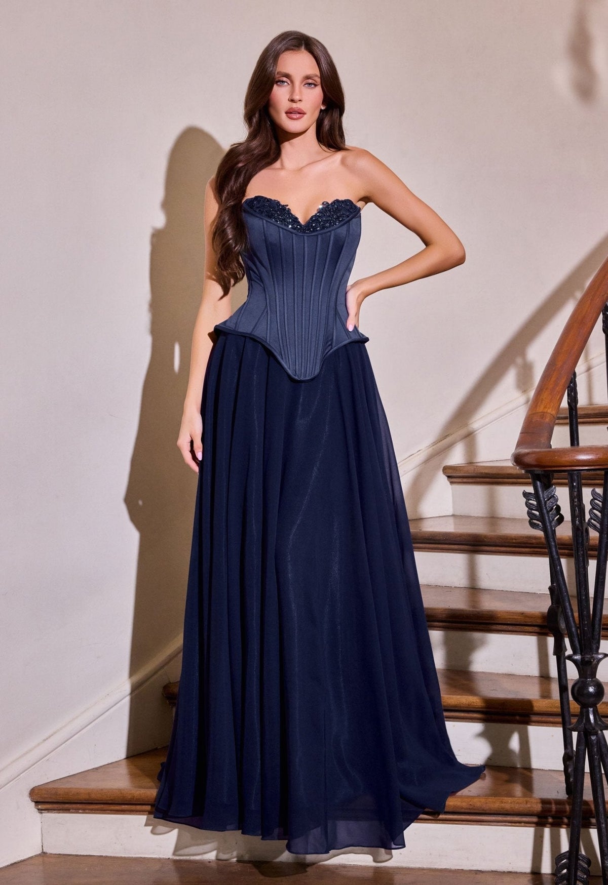 Vestido largo drapeado de gasa con corset y escote corazón J891
