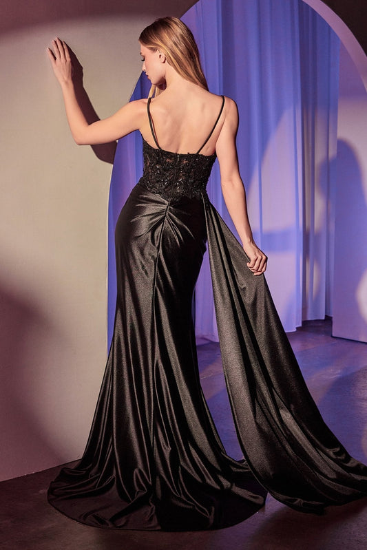 Vestido largo ajustado de satín y encaje con escote corazón KV1117