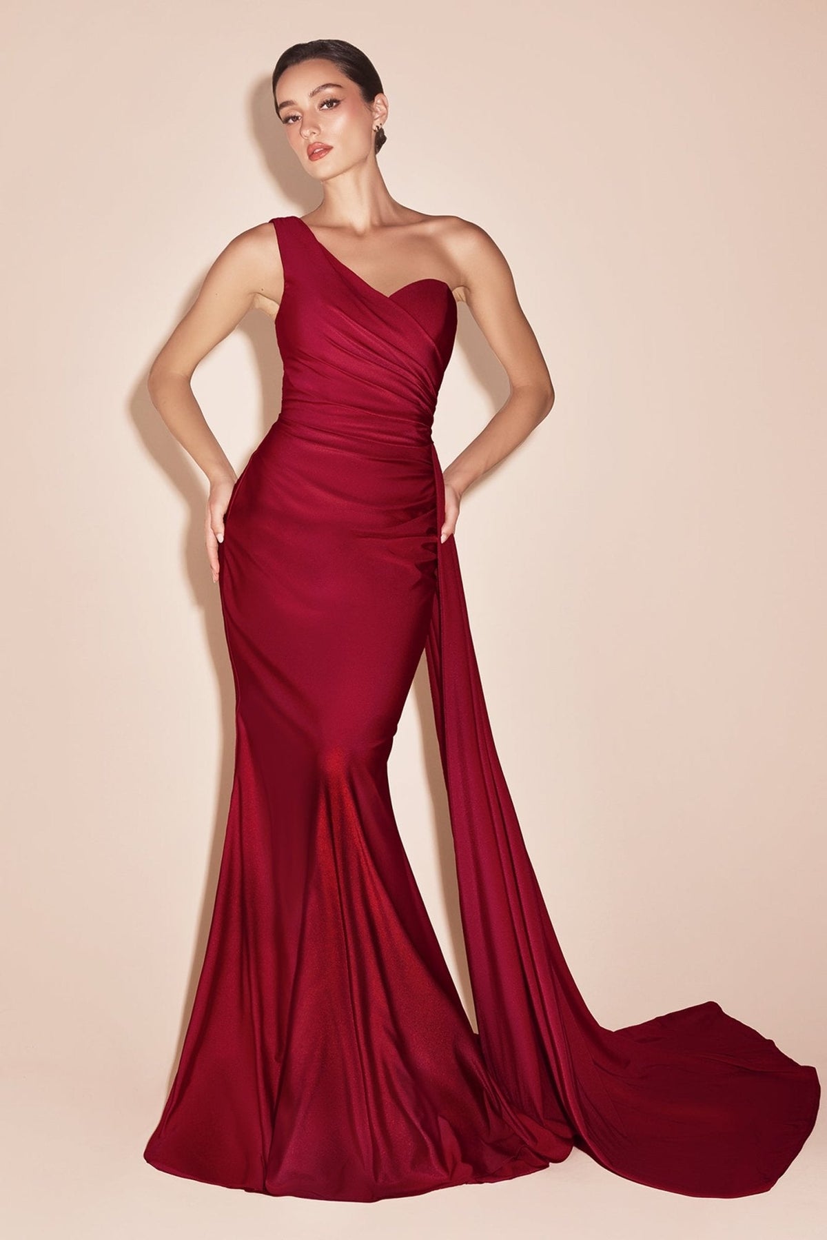 Vestido de fiesta largo satinado ajustado de un solo hombro PT004